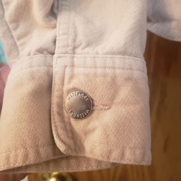 Beautiful cream color button up, short jacket with detachable fur collar. - Picture 8 of 8